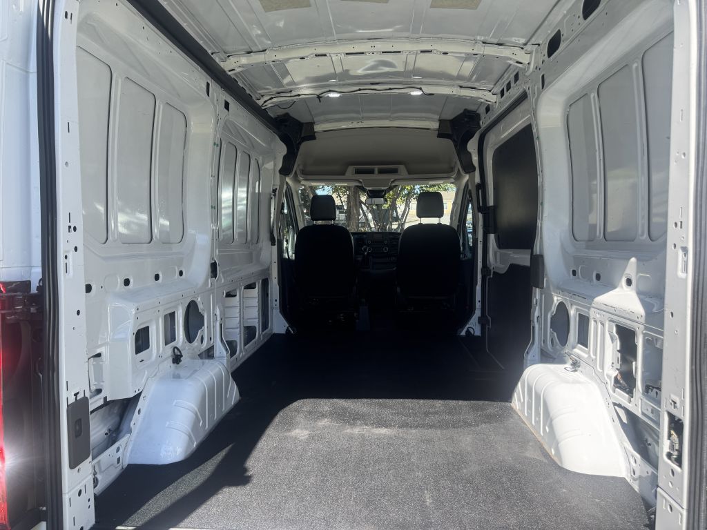 Photo 11 of this FORD TRANSIT