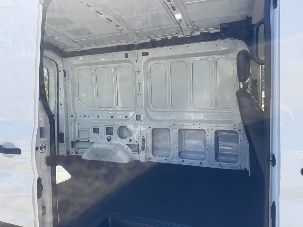 Photo 12 of this FORD TRANSIT
