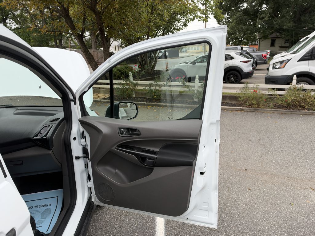 Photo 11 of this FORD TRANSIT CONNECT