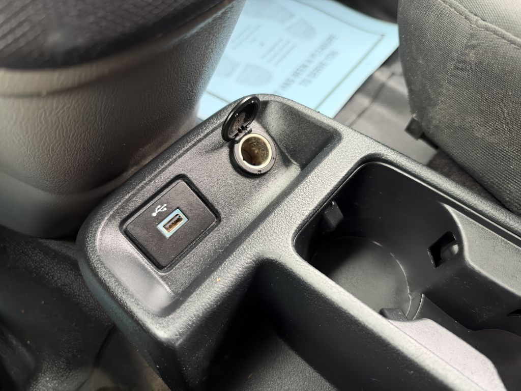 Photo 21 of this FORD TRANSIT CONNECT