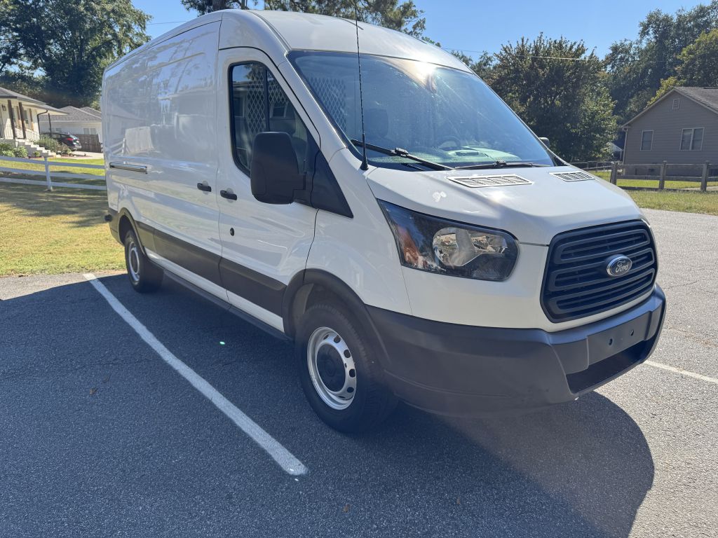 Photo 2 of this FORD TRANSIT