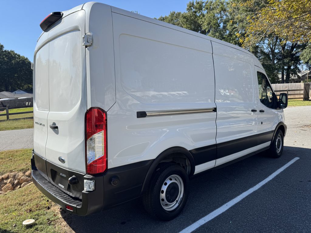Photo 3 of this FORD TRANSIT