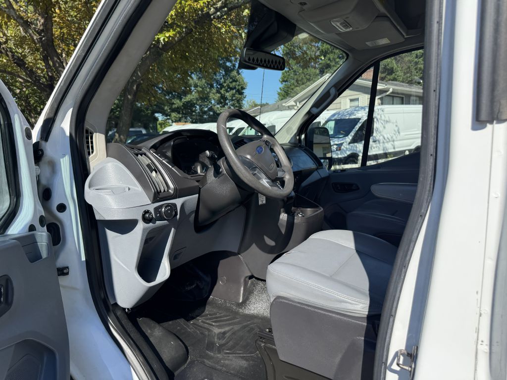 Photo 5 of this FORD TRANSIT