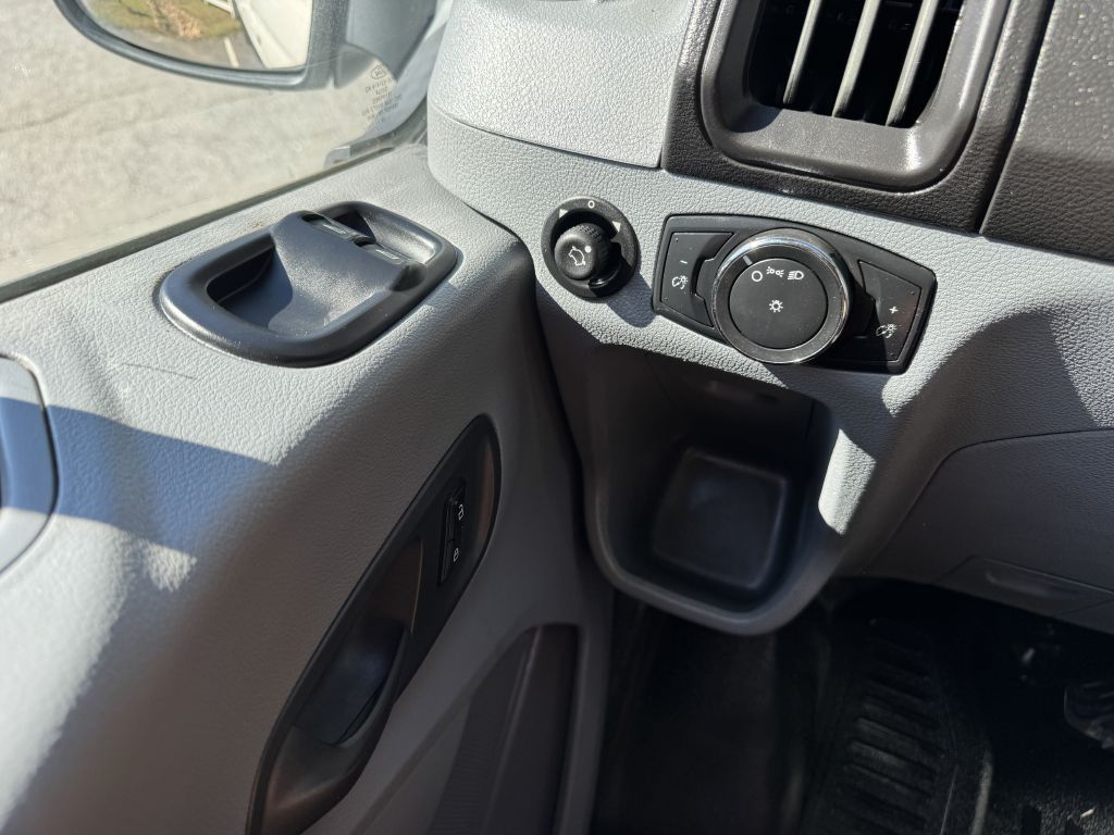 Photo 6 of this FORD TRANSIT