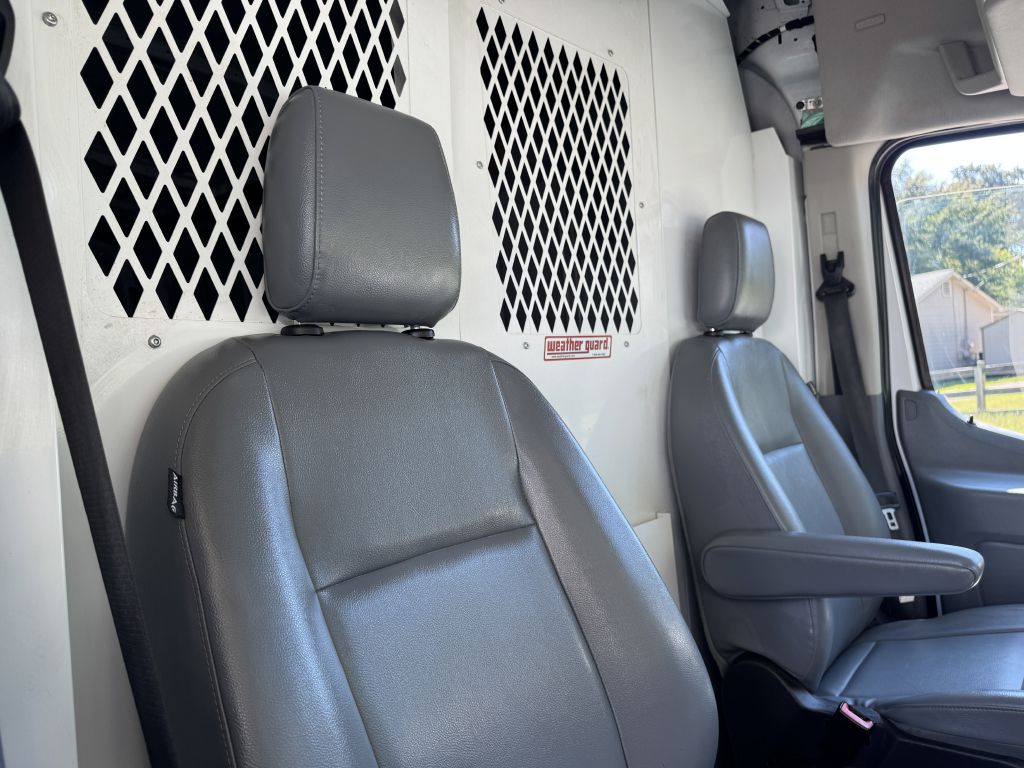 Photo 11 of this FORD TRANSIT