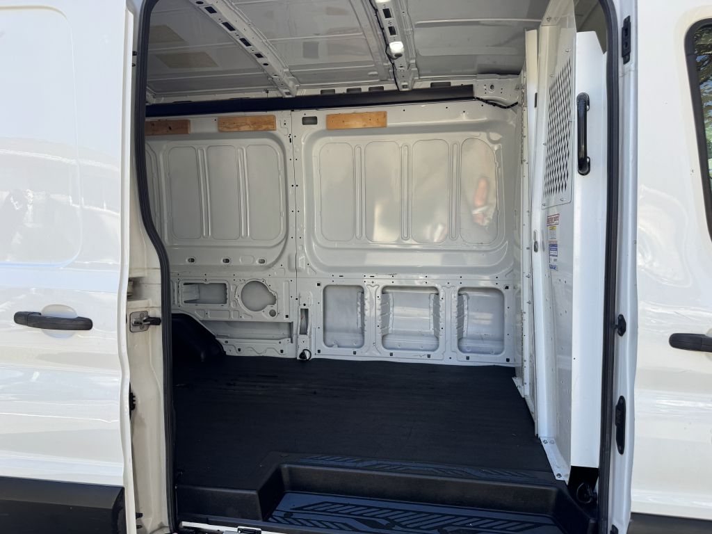 Photo 13 of this FORD TRANSIT