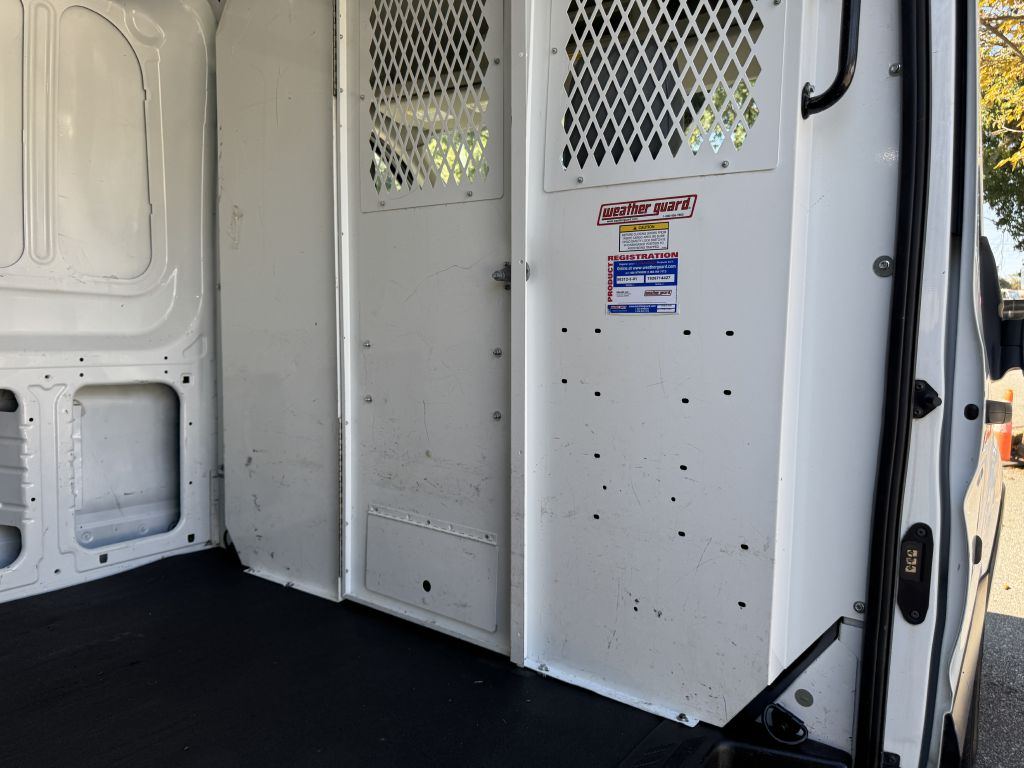 Photo 14 of this FORD TRANSIT