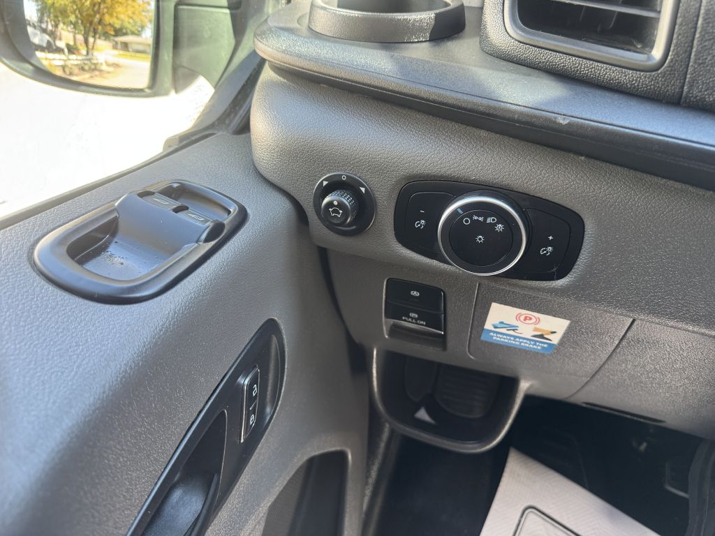 Photo 6 of this FORD TRANSIT