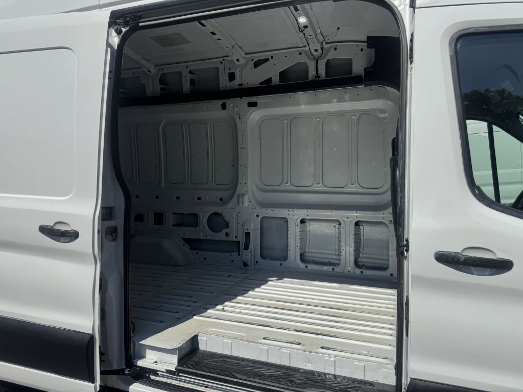 Photo 15 of this FORD TRANSIT