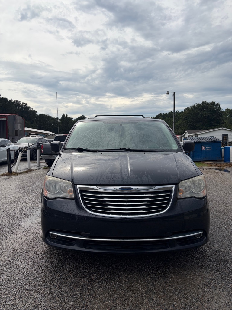 Photo 2 of this CHRYSLER TOWN & COUNTRY