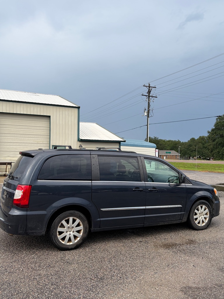 Photo 8 of this CHRYSLER TOWN & COUNTRY