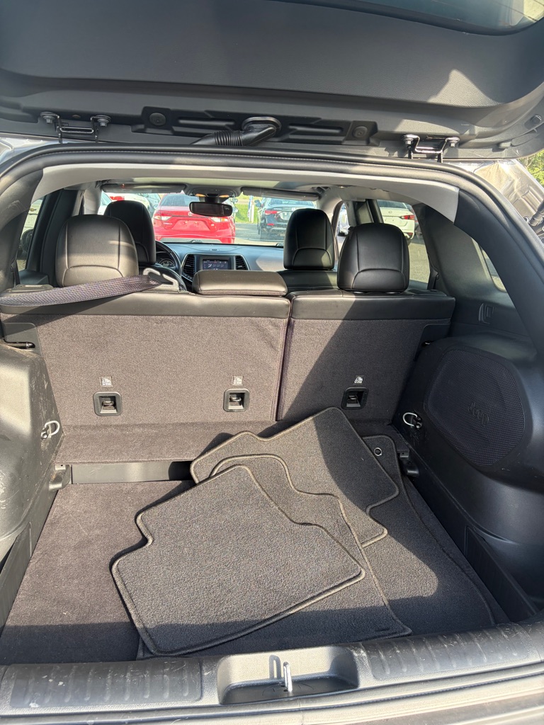 Photo 6 of this JEEP CHEROKEE