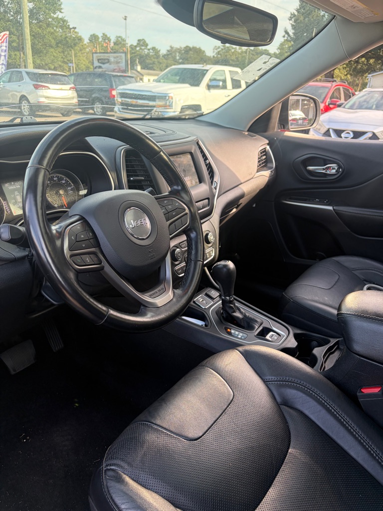 Photo 2 of this JEEP CHEROKEE