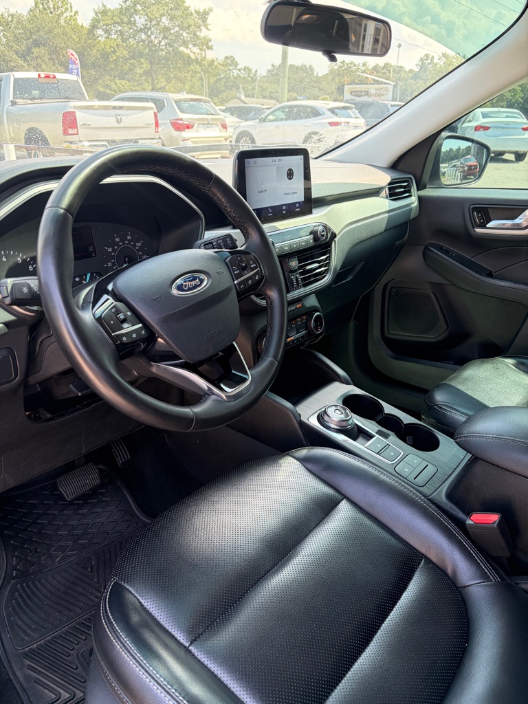 Photo 4 of this FORD ESCAPE