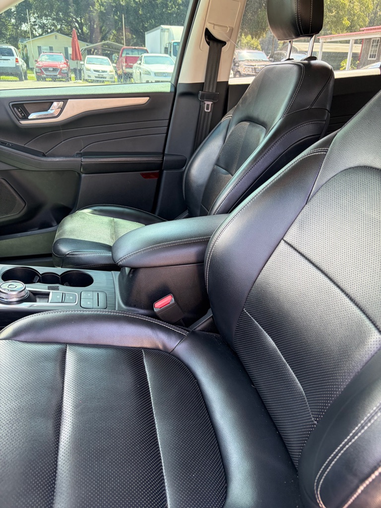Photo 5 of this FORD ESCAPE