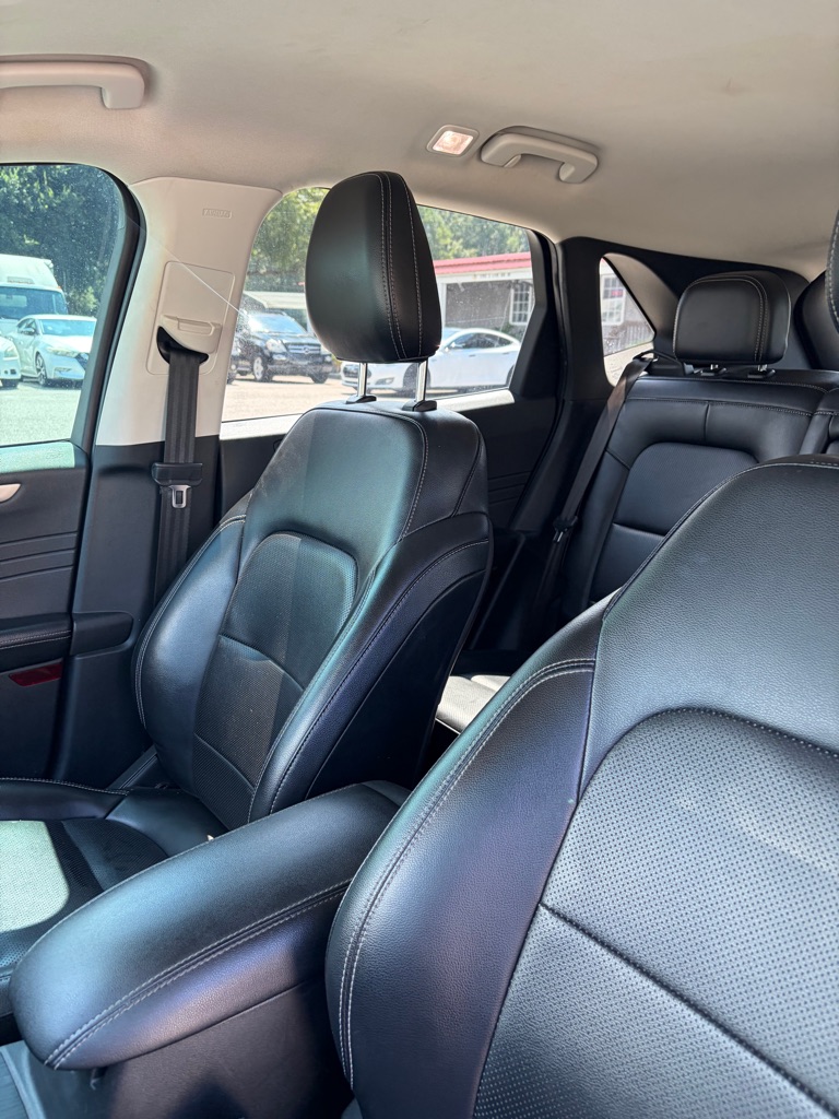 Photo 7 of this FORD ESCAPE