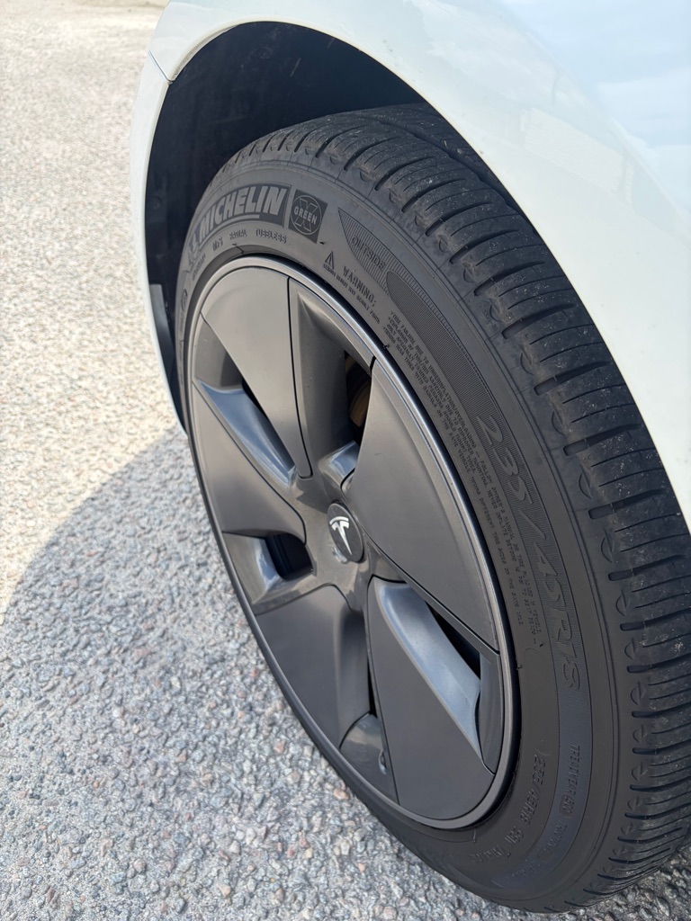 Photo 4 of this TESLA MODEL 3