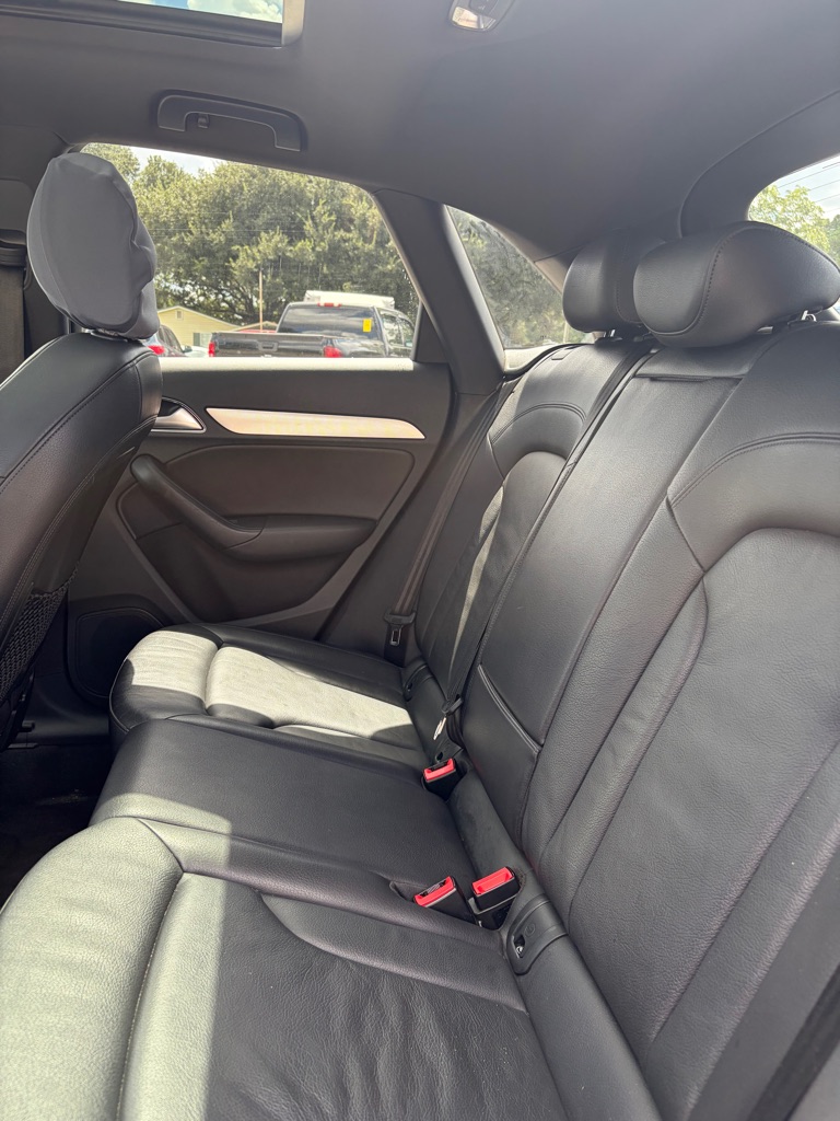 Photo 11 of this AUDI Q3