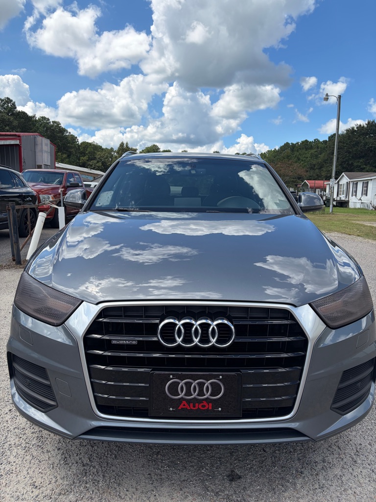Photo 2 of this AUDI Q3