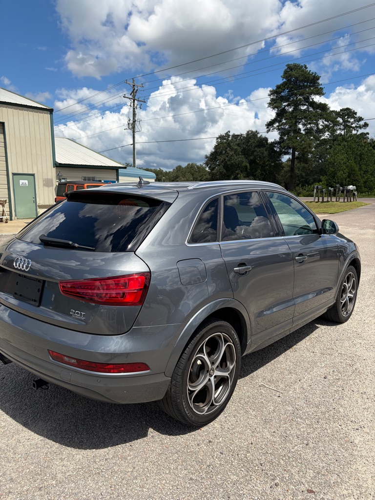 Photo 17 of this AUDI Q3