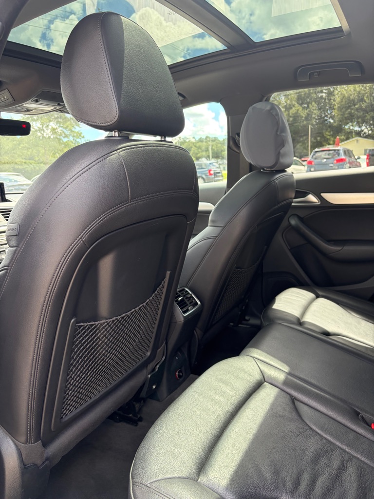 Photo 10 of this AUDI Q3