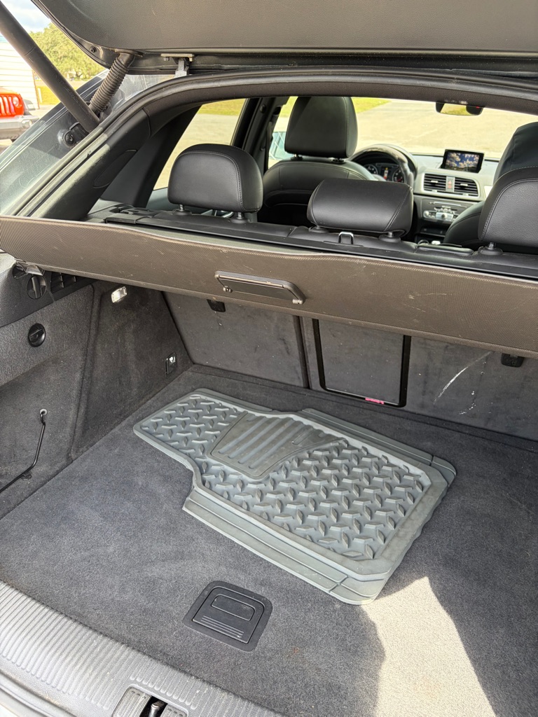 Photo 12 of this AUDI Q3