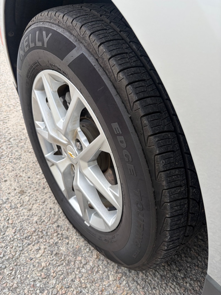 Photo 4 of this CHEVROLET EQUINOX