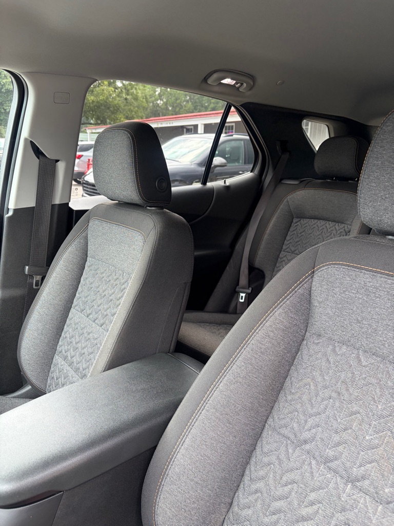 Photo 7 of this CHEVROLET EQUINOX