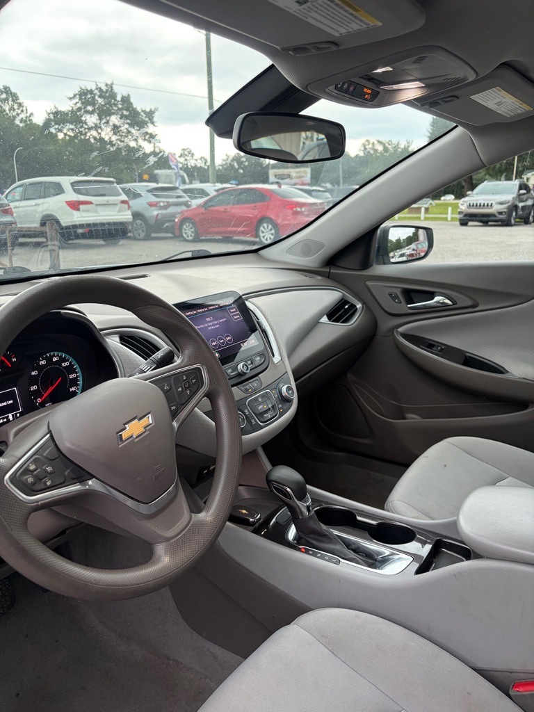 Photo 5 of this CHEVROLET MALIBU