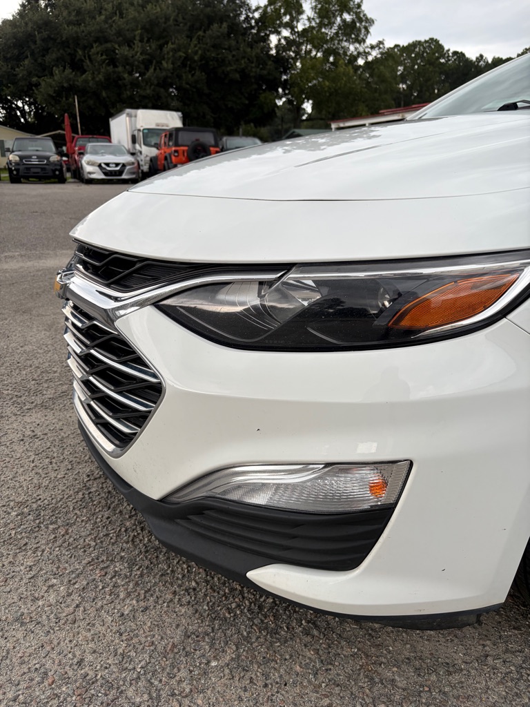 Photo 3 of this CHEVROLET MALIBU
