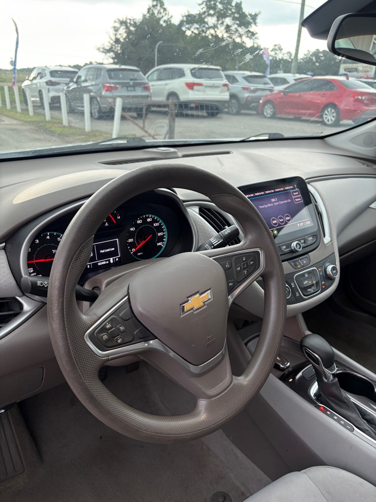 Photo 6 of this CHEVROLET MALIBU