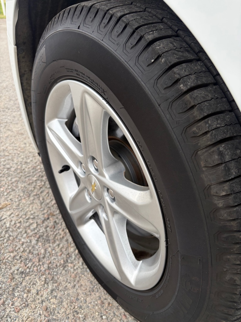 Photo 4 of this CHEVROLET MALIBU