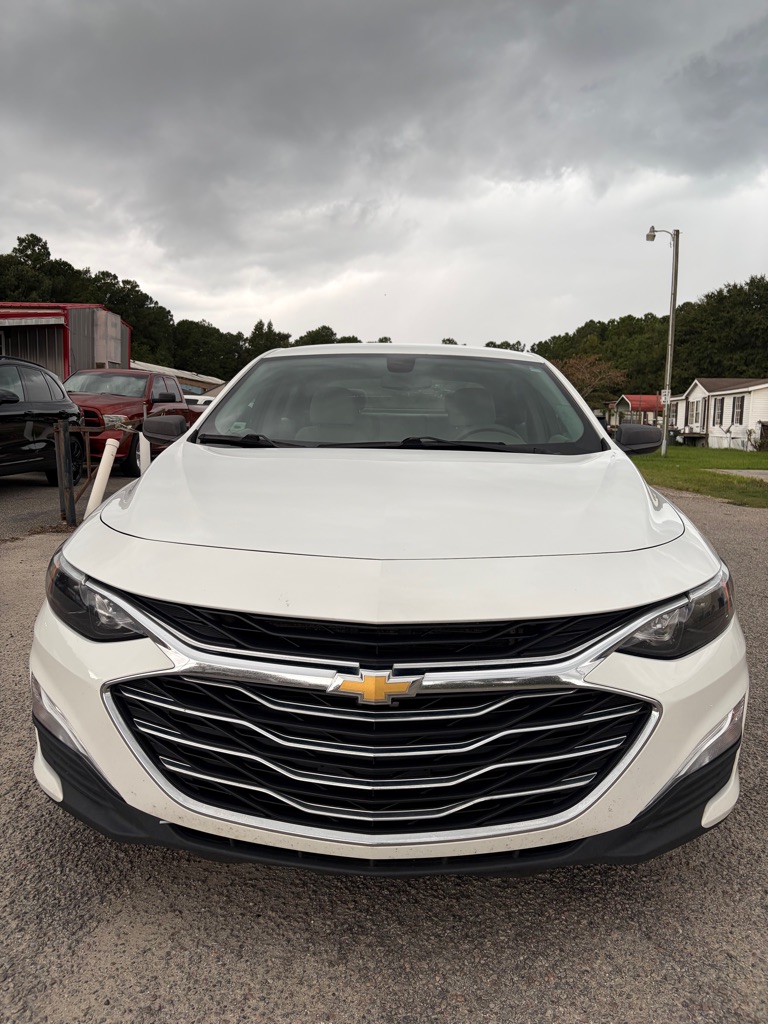 Photo 2 of this CHEVROLET MALIBU
