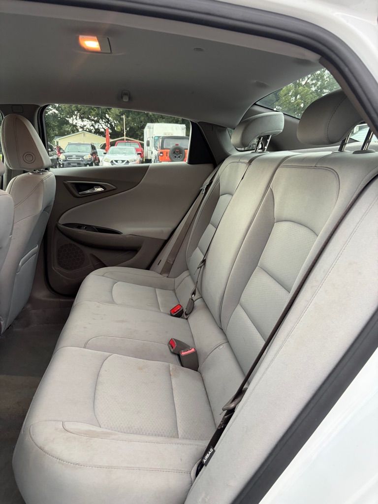 Photo 9 of this CHEVROLET MALIBU