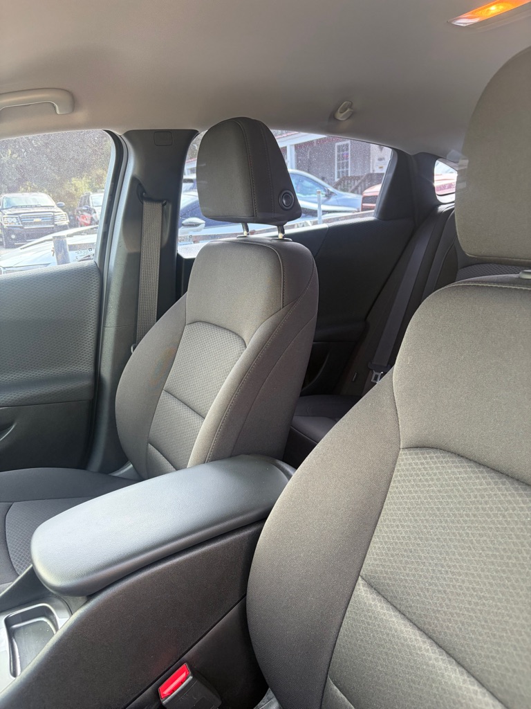 Photo 7 of this CHEVROLET MALIBU