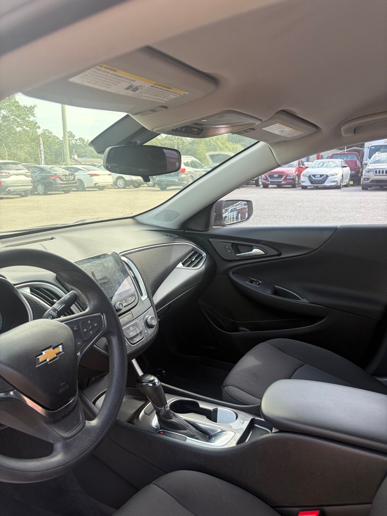 Photo 5 of this CHEVROLET MALIBU