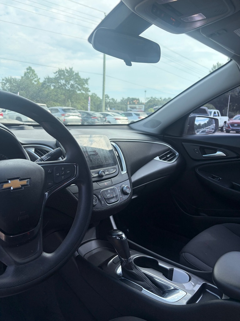 Photo 6 of this CHEVROLET MALIBU