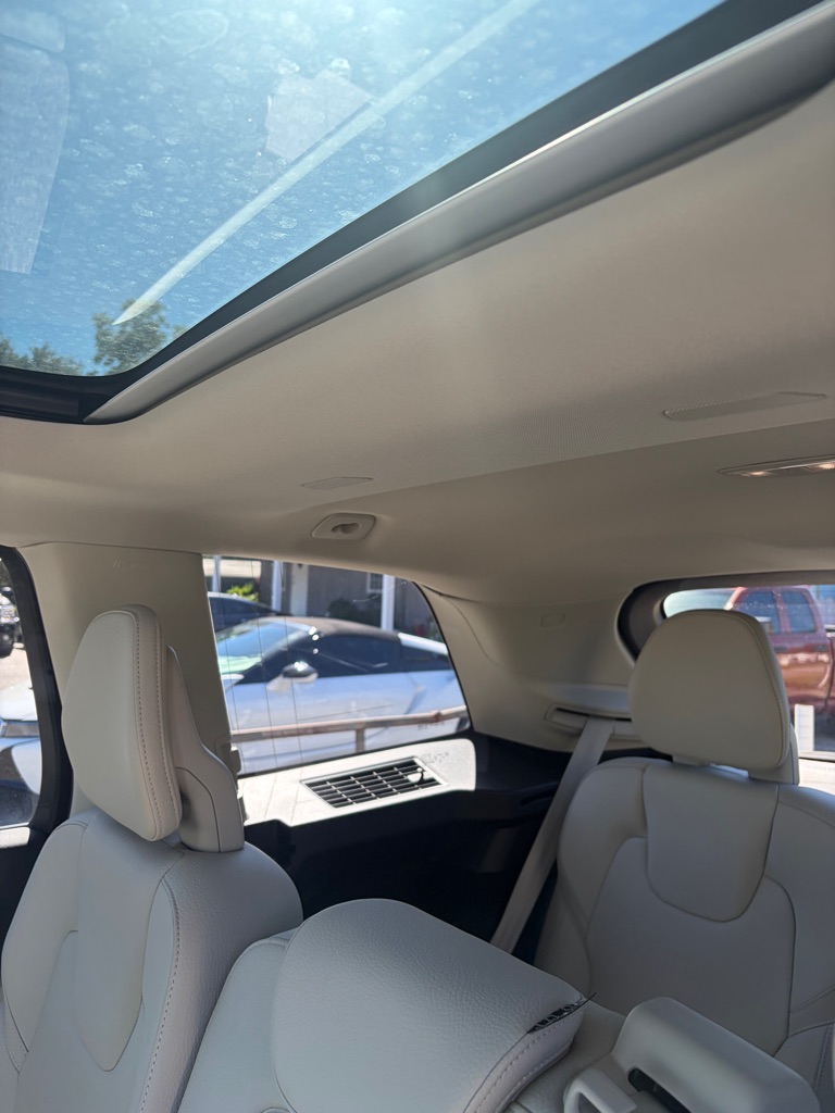 Photo 9 of this VOLVO XC90
