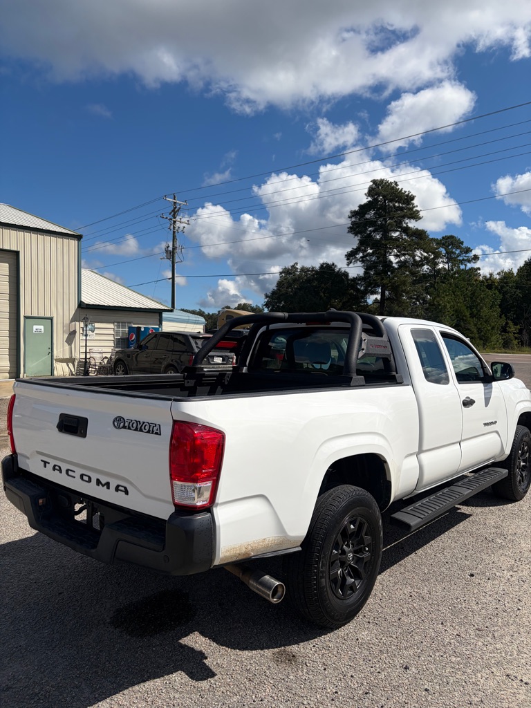 Photo 19 of this TOYOTA TACOMA