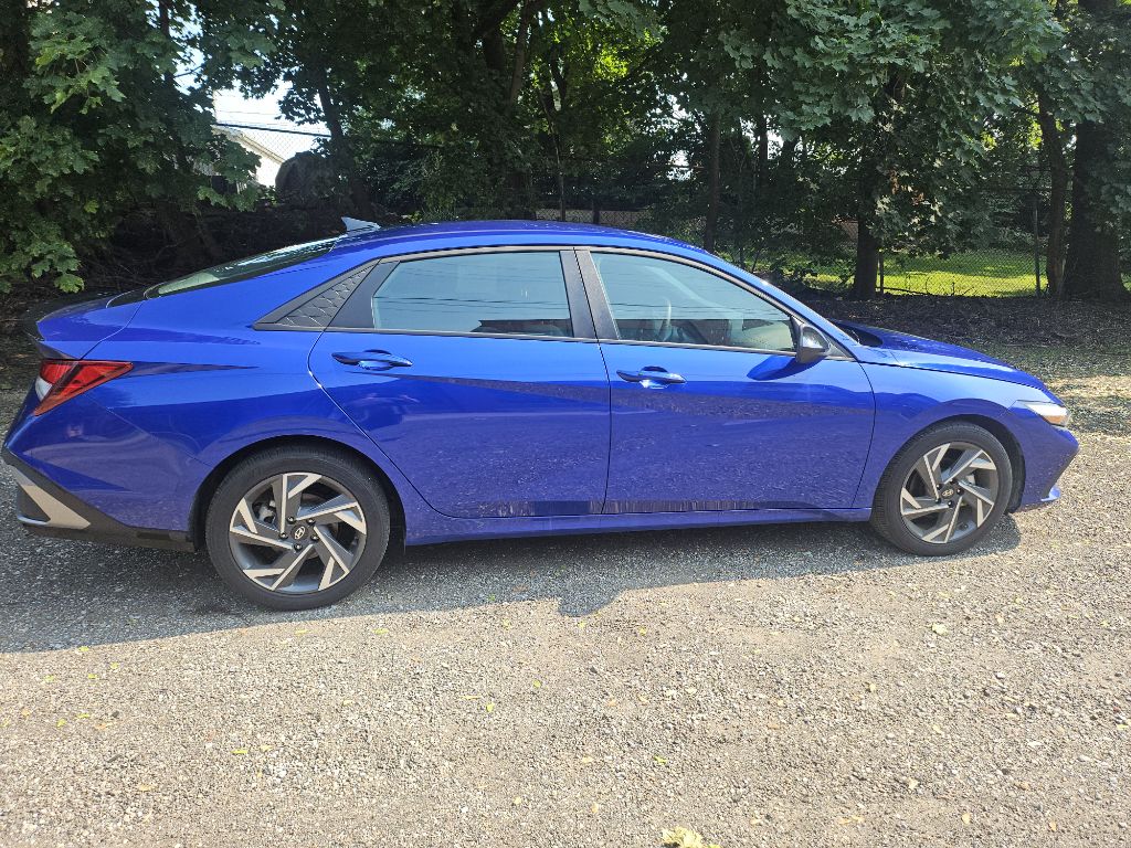 Photo 7 of this HYUNDAI ELANTRA