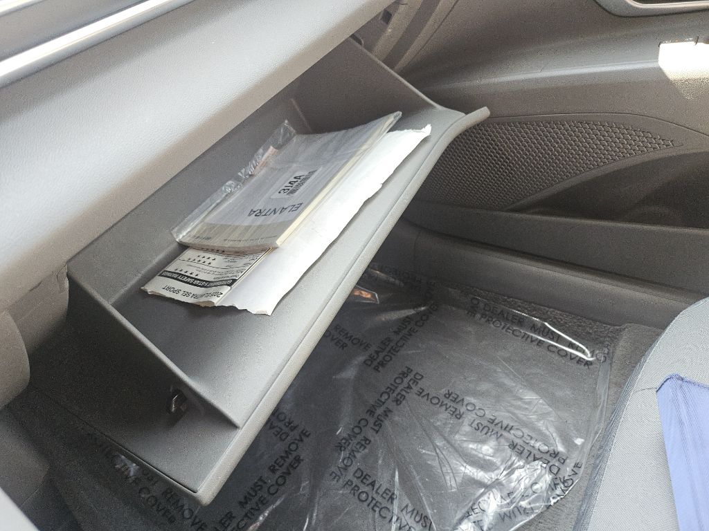 Photo 30 of this HYUNDAI ELANTRA