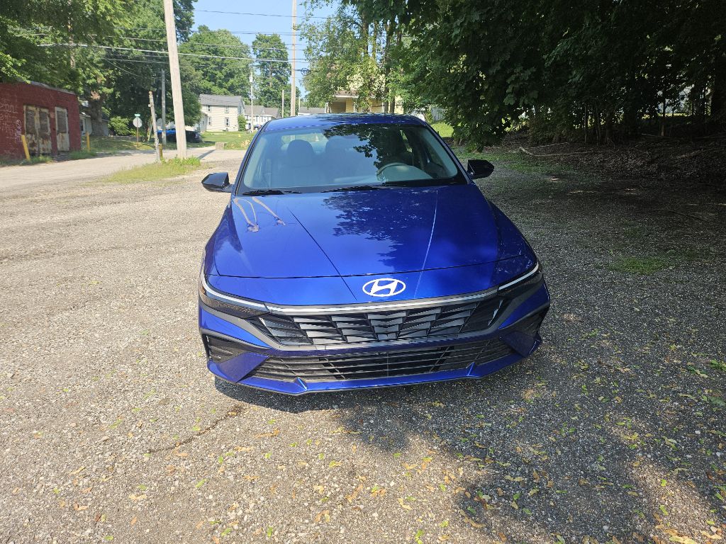 Photo 4 of this HYUNDAI ELANTRA