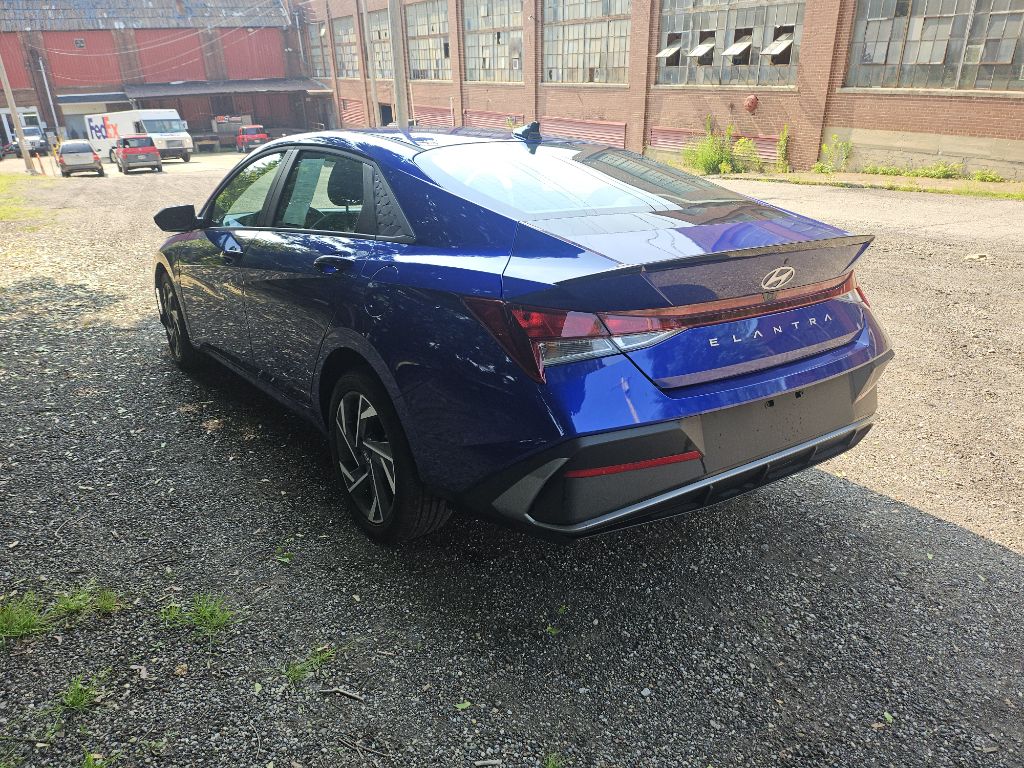 Photo 2 of this HYUNDAI ELANTRA