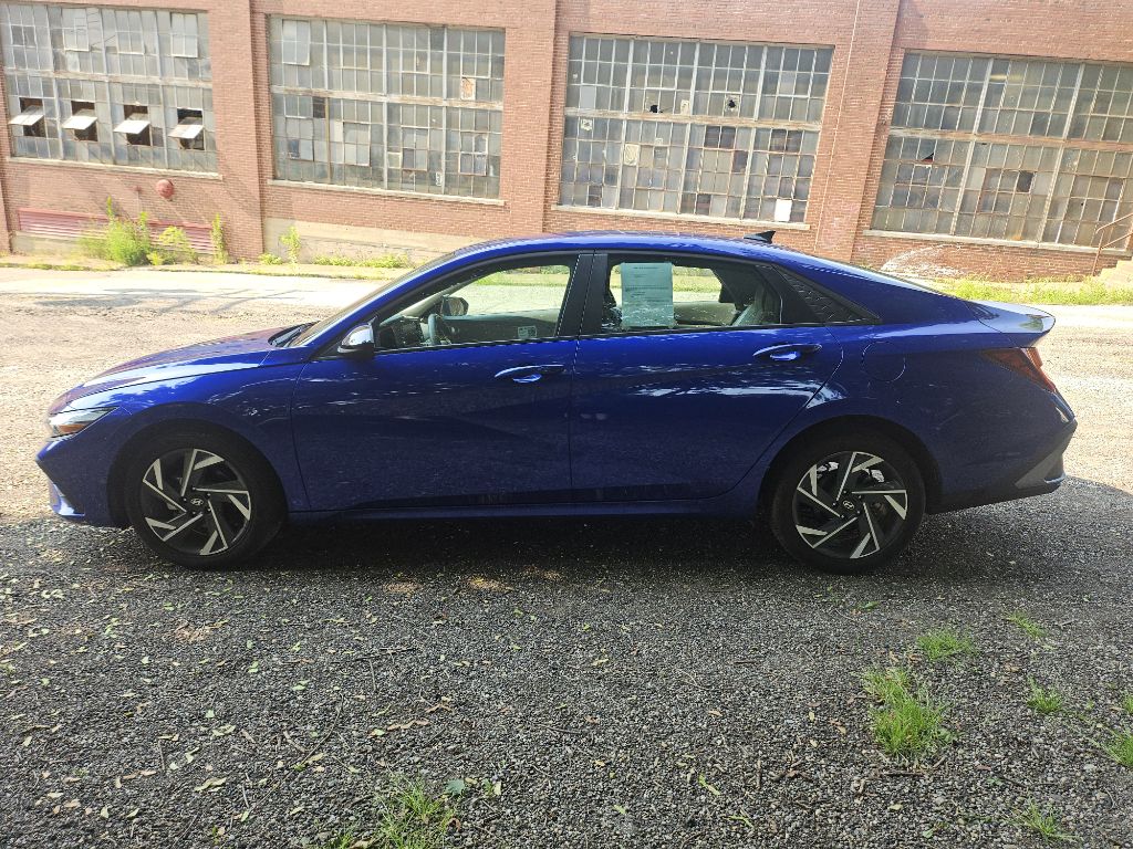 Photo 16 of this HYUNDAI ELANTRA