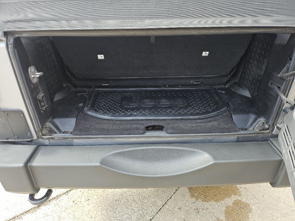 Photo 18 of this JEEP WRANGLER
