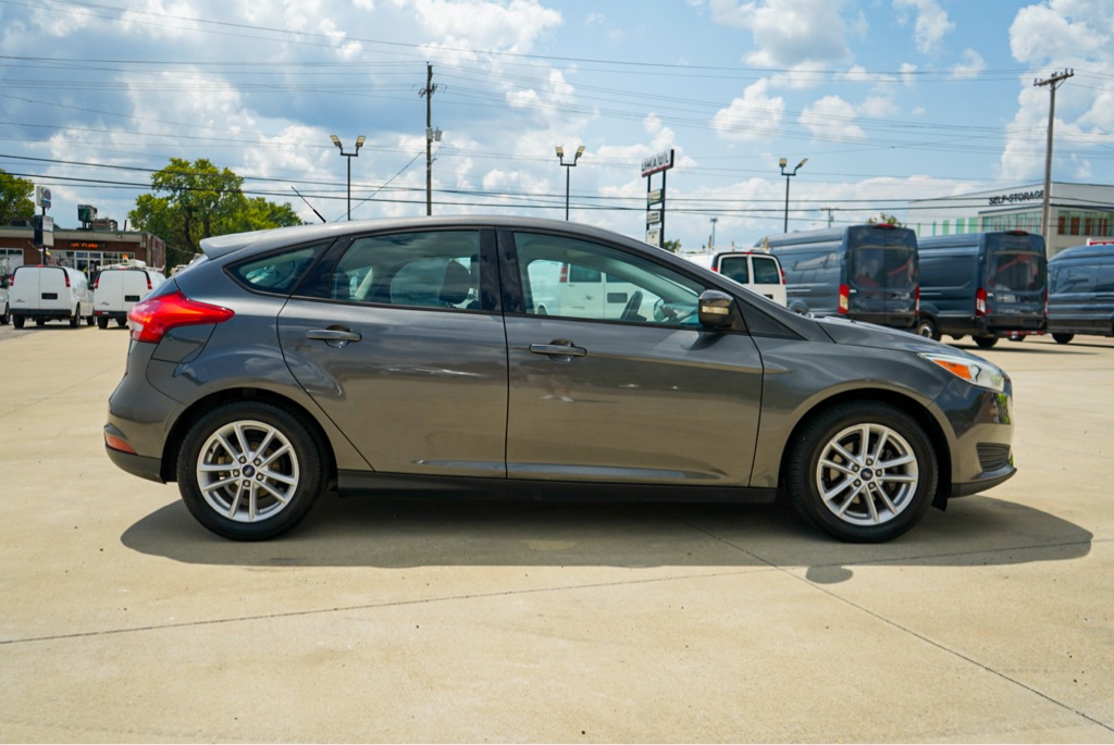 2016 Ford Focus SE photo 4