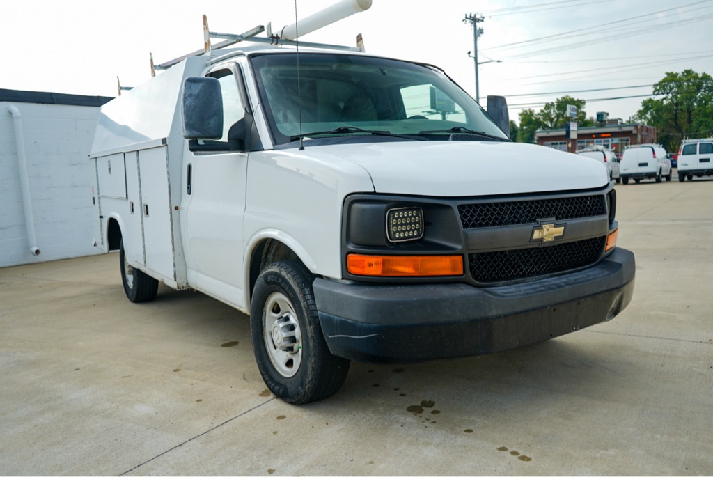 2015 Chevrolet Express 3500 Cutaway photo 3