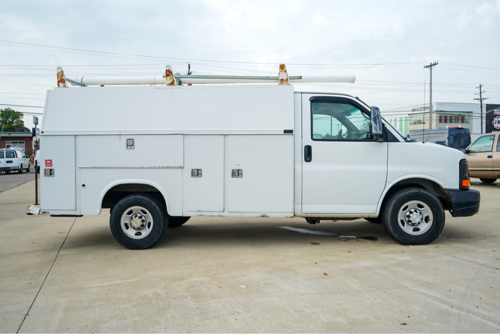 2015 Chevrolet Express 3500 Cutaway photo 4