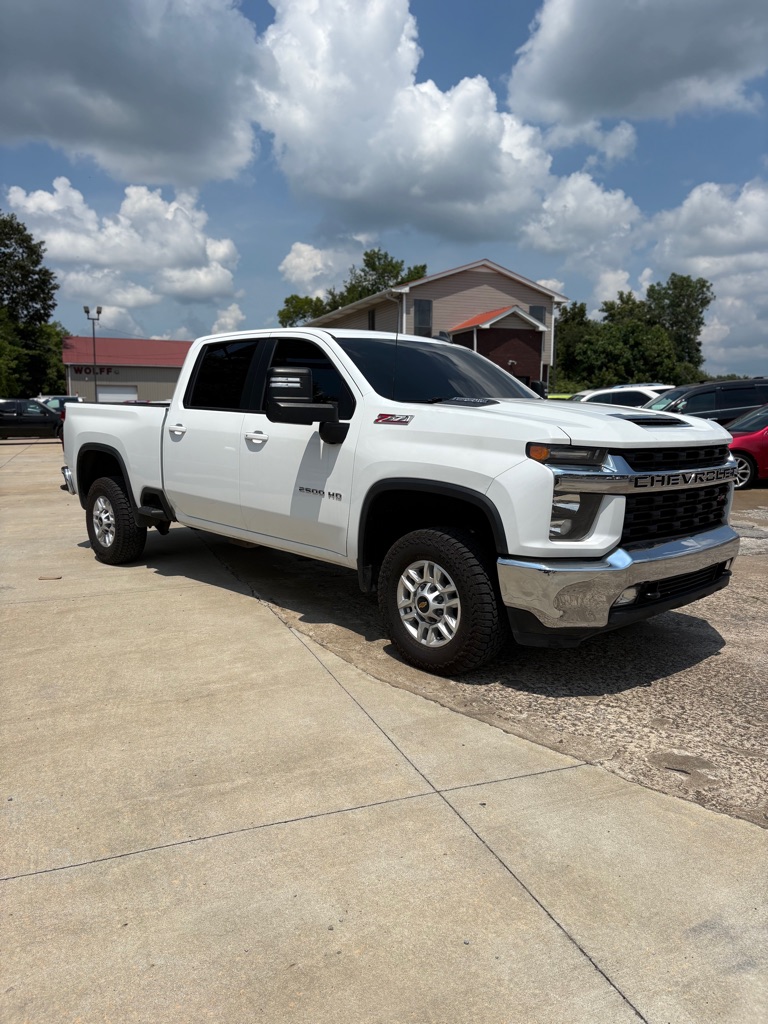 2023 Chevrolet Silverado 2500HD LT photo 2
