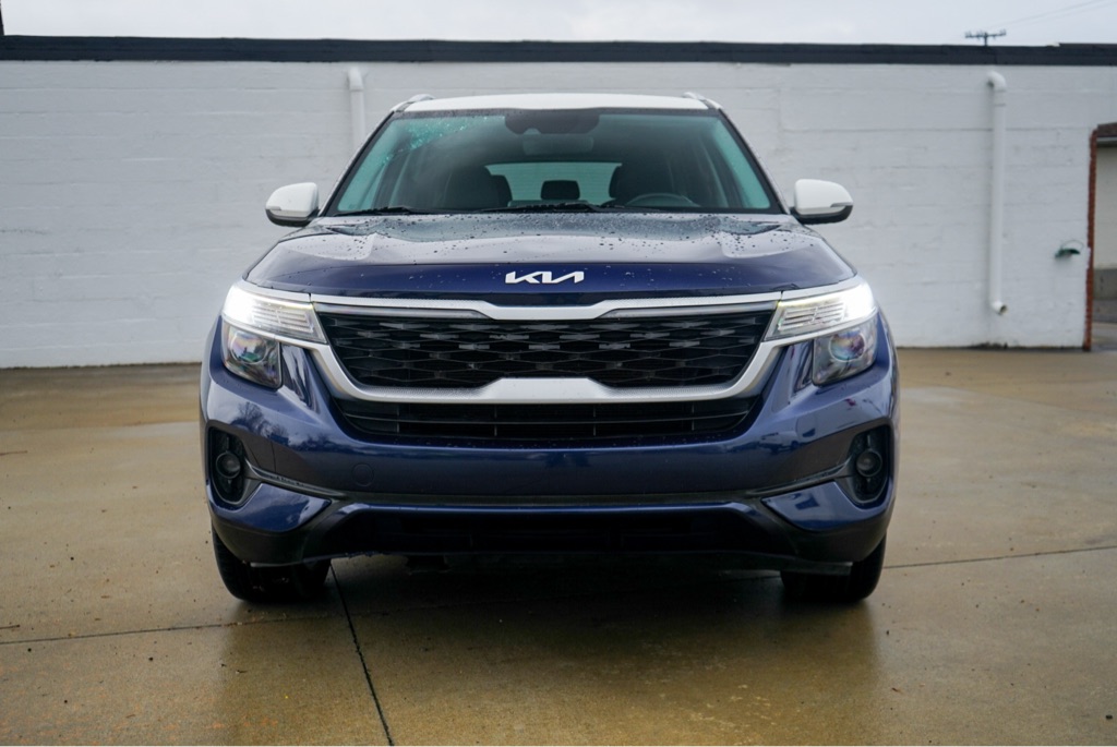 2022 Kia Seltos S Nightfall Edition photo 2